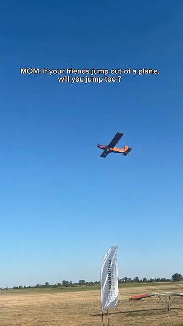 Schüler beim elften Sprung am Flugzeug – FSC Mannheim